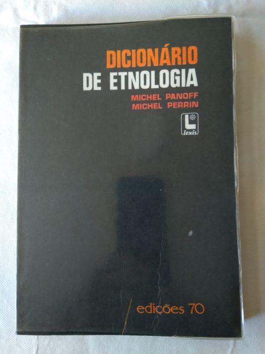 Dicionário . . . . .