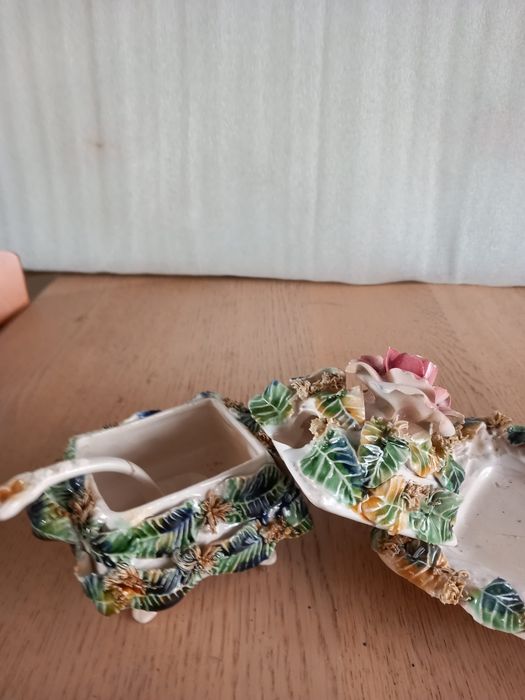 Conjunto de peças em porcelana