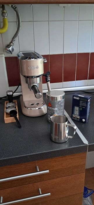 Máquina de Café Delonghi Dedica