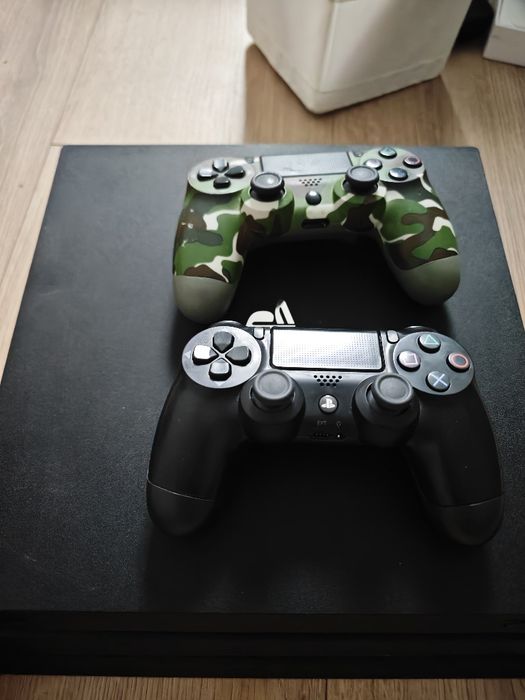 Konsola PlayStation 4 Pro 1tb SSD 2 pady super stan