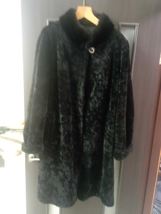 Шуба із мутона жіноча