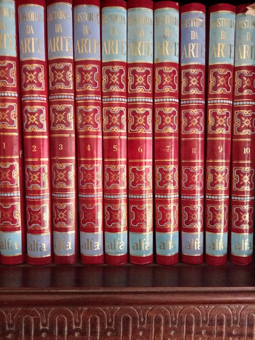 Várias coleções de livros.