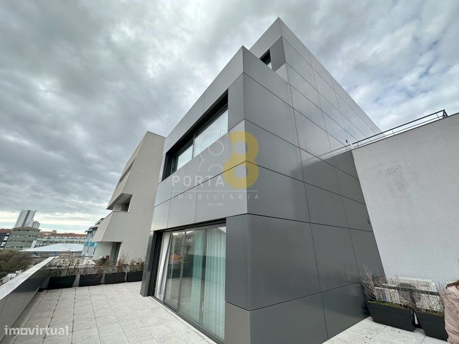 Apartamento T1 com Terraço, Lugar de Garagem, Mobilado e Equipado j...