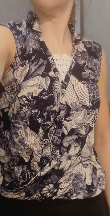 Granatowa bluzka we wzory bez rękawów 38 M