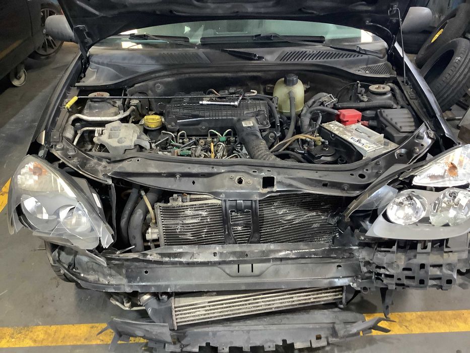Renault Clio II Storia 1.5 DCi 68cv - 2006 - Para peças