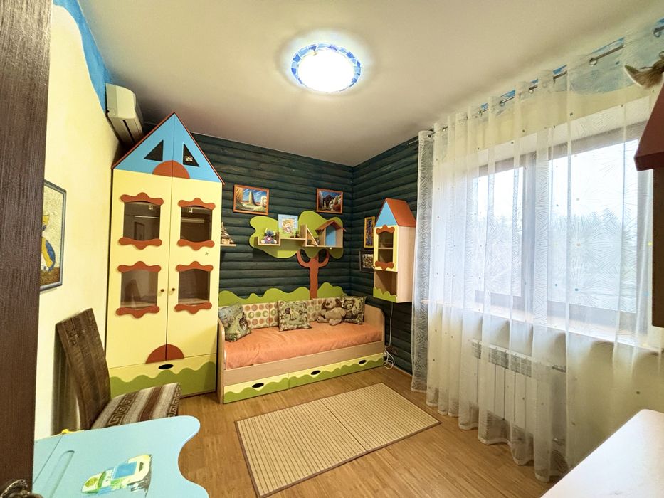 Продам дом в Песчанке!Большой участок, сосны, бассейн! Садовая улица.