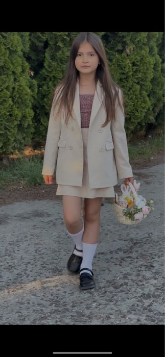 Костюм піджак спідниця на дівчинку 140 р