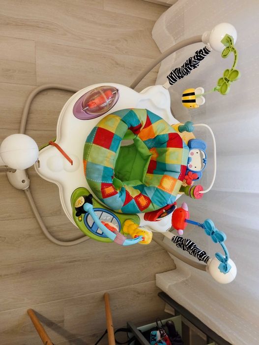 Saltador com atividades para bebés da Fisher Price