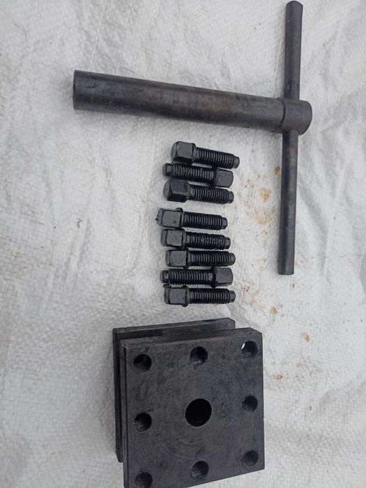 Різцетримач на ТВ-3,4,6,7, ТВШ, ТВ-16, болти, ключі.