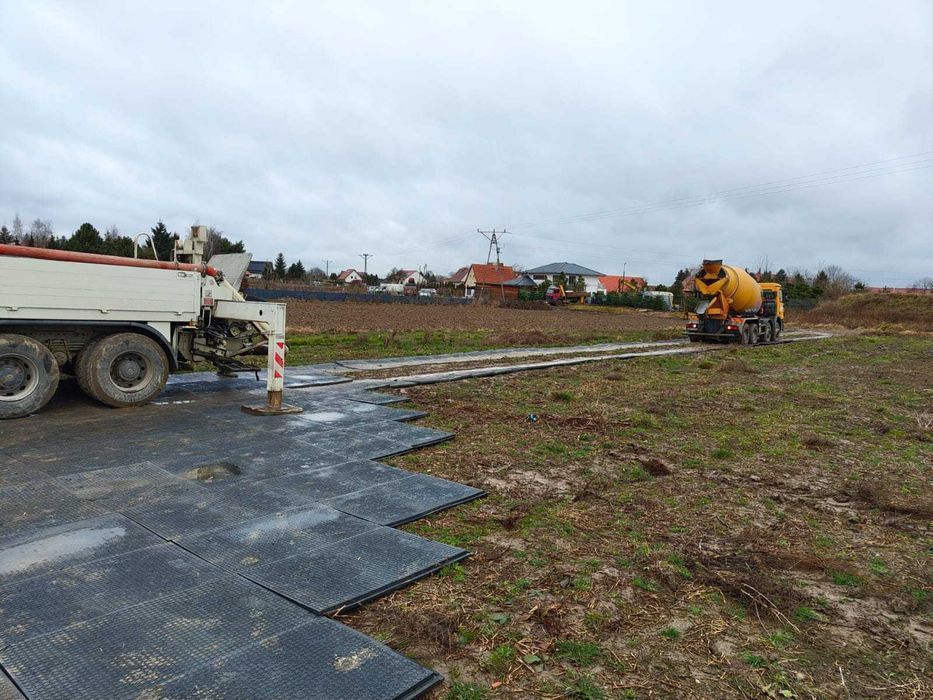 płyty drogowe maty drogowe droga tymczasowa dojazd do bud płyta chodnikowa zabezpieczenie terenu droga dla paleciaka brak błota