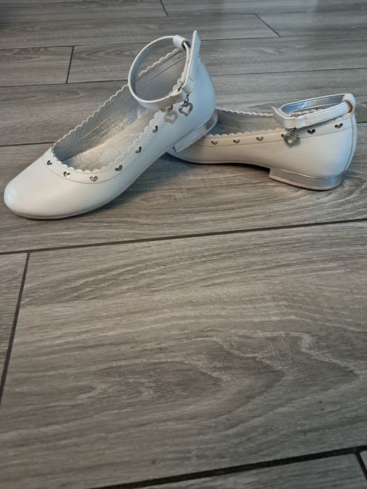 Buty białe komunijne