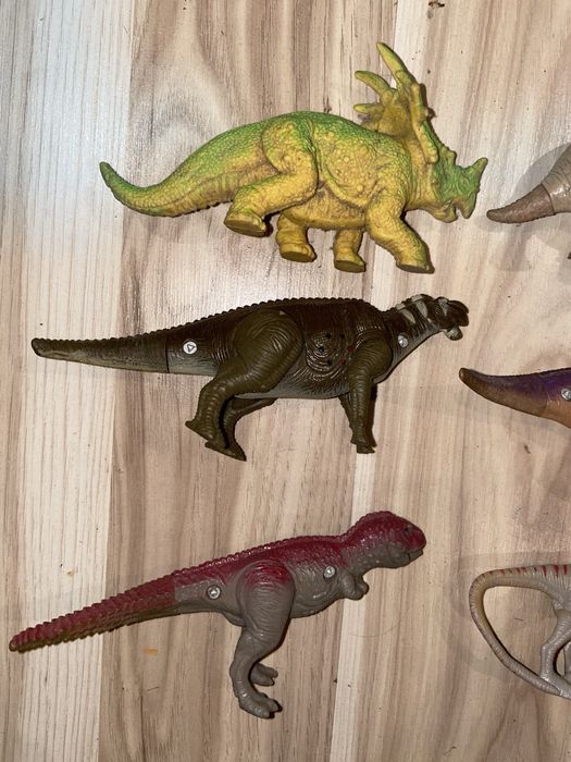Zestaw zabawek Disney Dinosaur