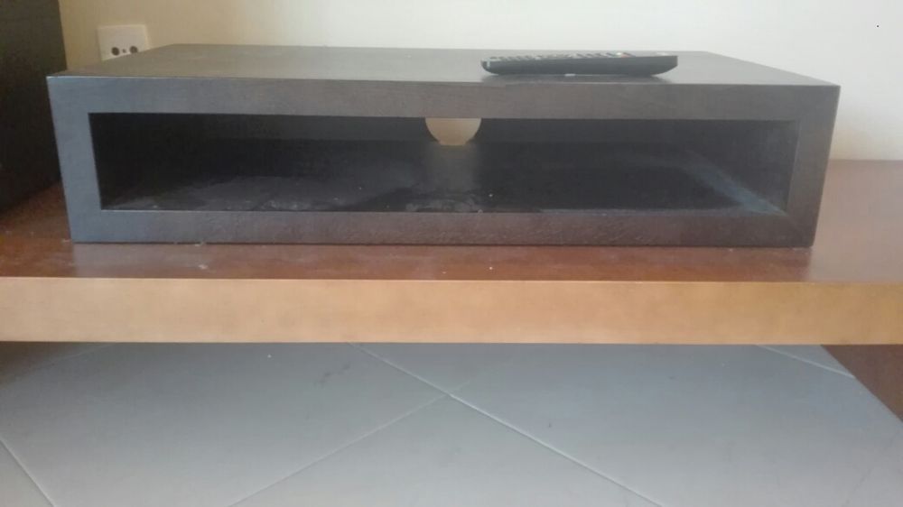 BAIXA DE PREÇO: Móvel de TV/Aparador madeira maciça/ PARA DESOCUPAR