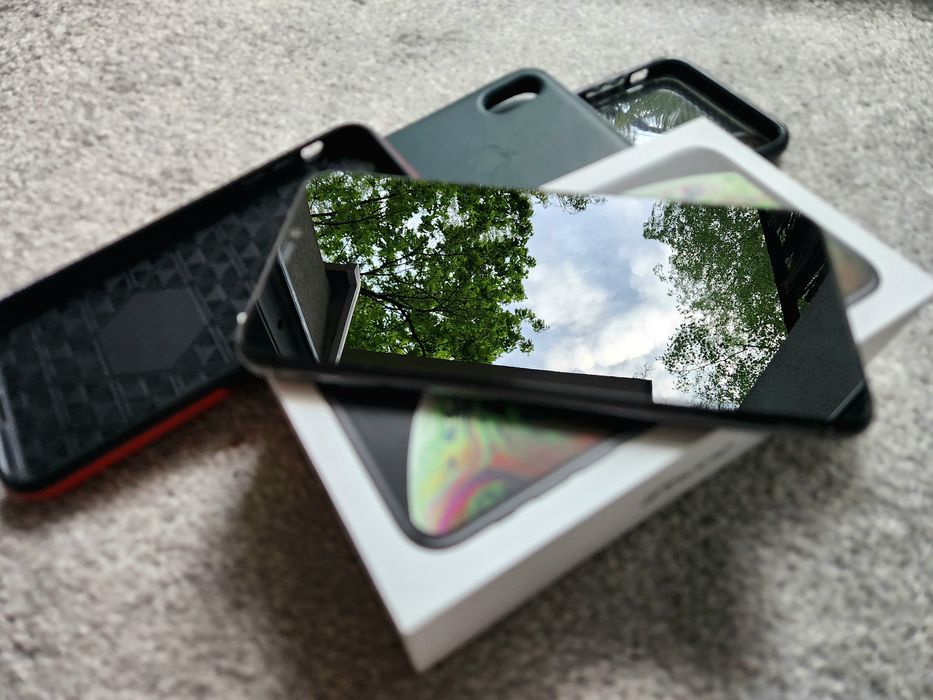 Iphone Xs max  512gb plus etui