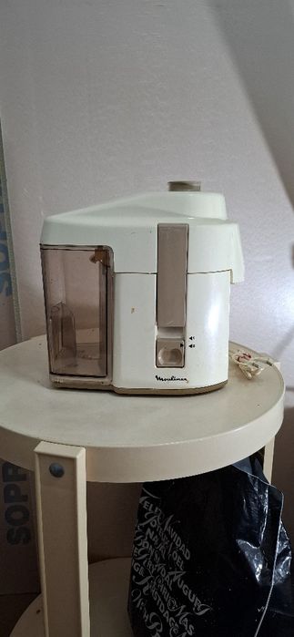 Maquina de fazer sumos  marca Moulinex