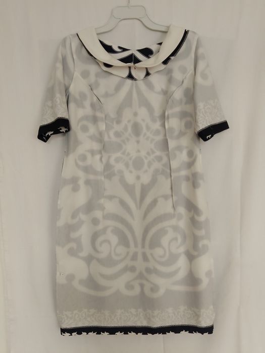 Nowa sukienka wzorem w stylu damasceńskim roz.48