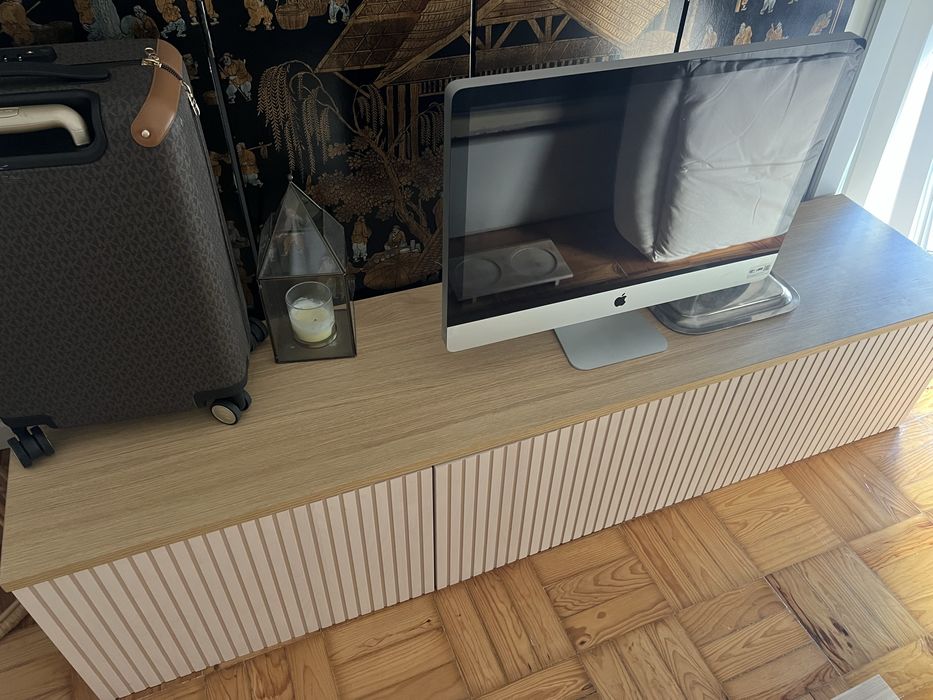 Móvel com suporte para Tv