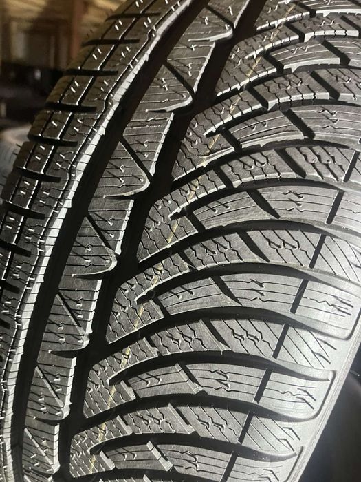 275/40/19+255/40/19 R19 Michelin Pilot Alpin PA4 4шт нові зима