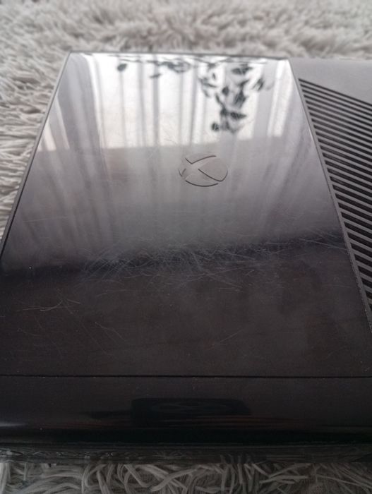 Konsola xbox 360 E - uszkodzony