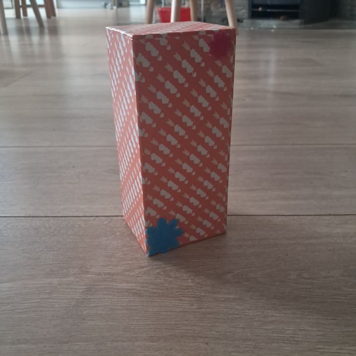 Mała półka ozdobna