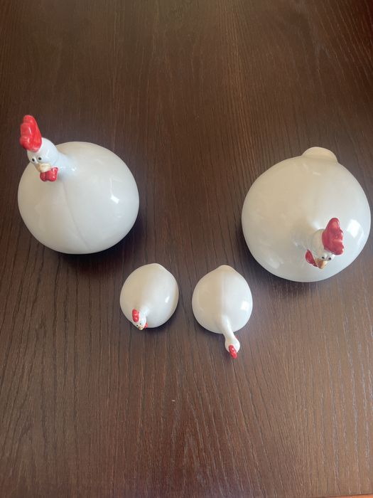 4 galinhas brancas