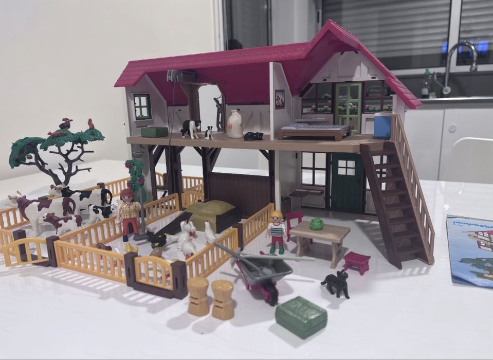 Playmobil 6120 Quinta / Estábulo Completo com Animais