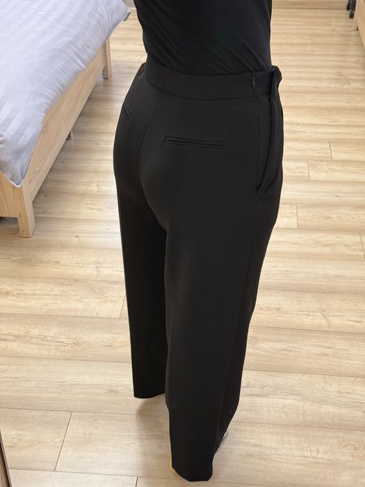 Продам жіночі чорні брюки Zara