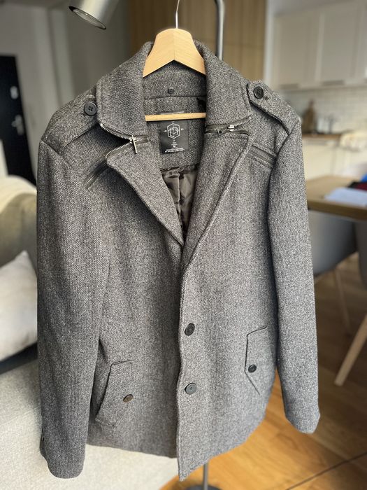Szary męski płaszcz