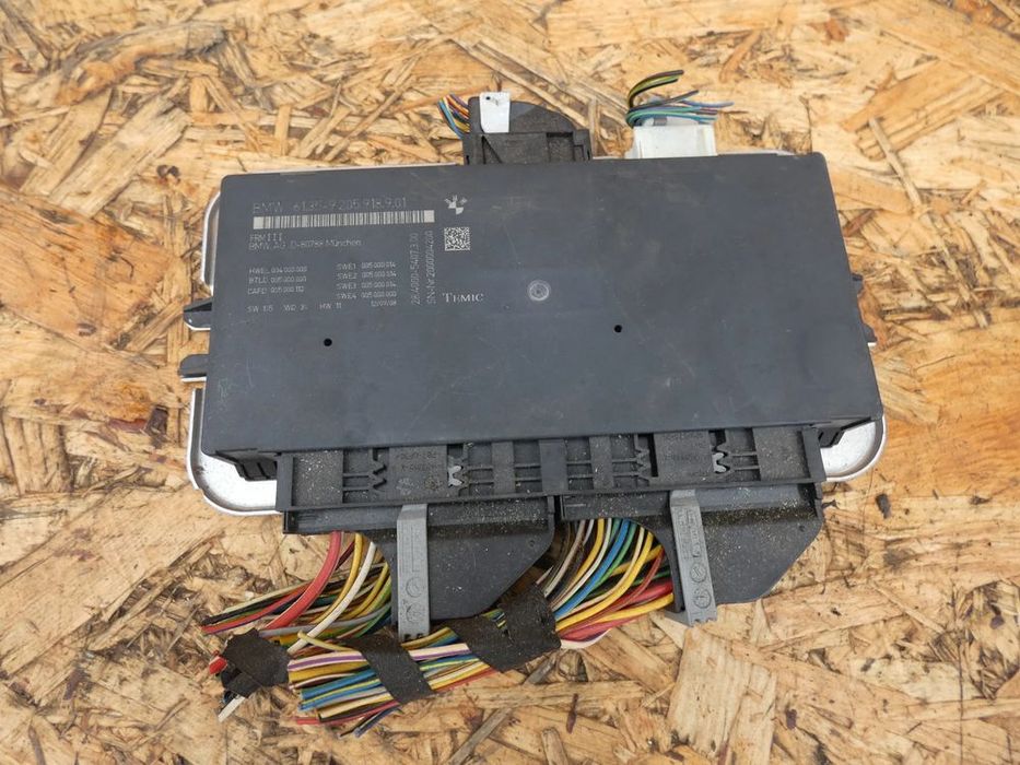 BMW F01 / F07 / F10 / F25 / F26 ORYGINALNY Moduł przestrzeni przypodłogowej o nr. 61 35 9 205 918 OEM Sprawny w 100%