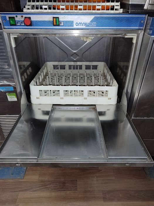 Посудомоєчна машина, фронтальна, купольна, конвеєрна