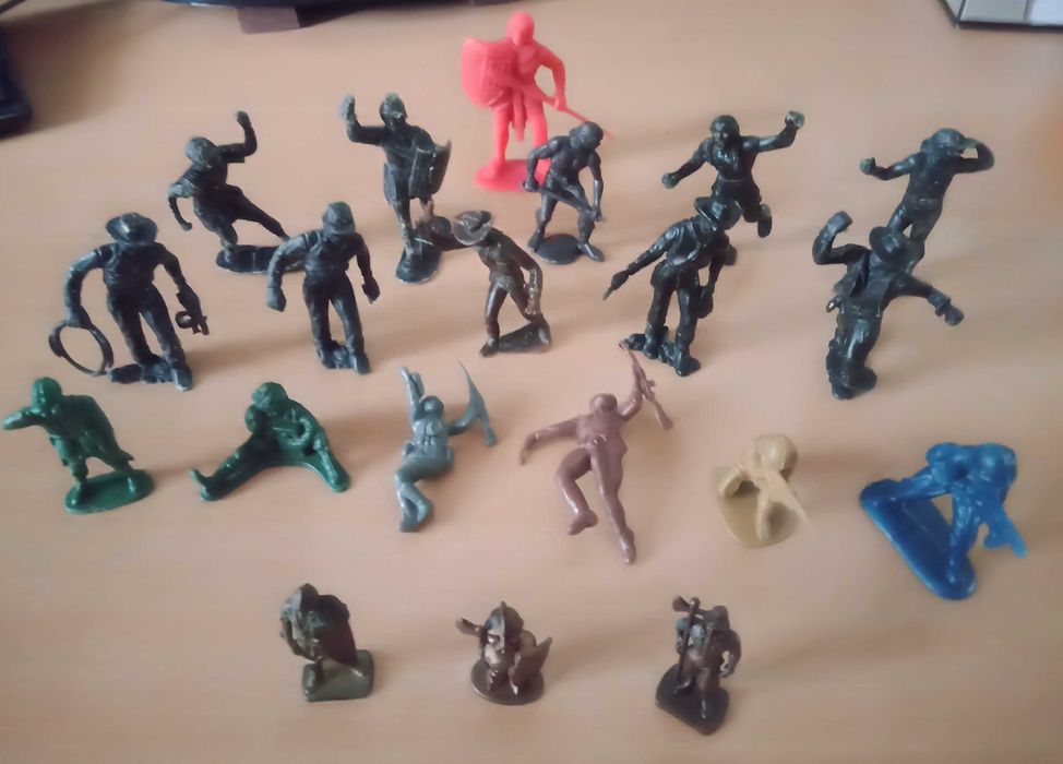 Міні моделі машинок та військової техніки