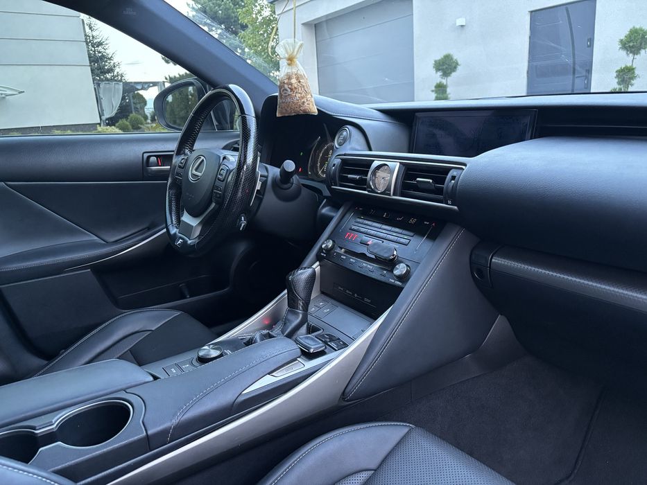 Lexus IS350 w wersji F SPORT