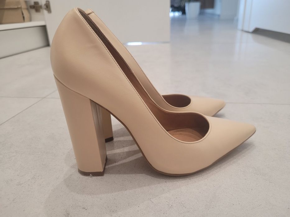 Czółenka półbuty Kazar 37,5 nude