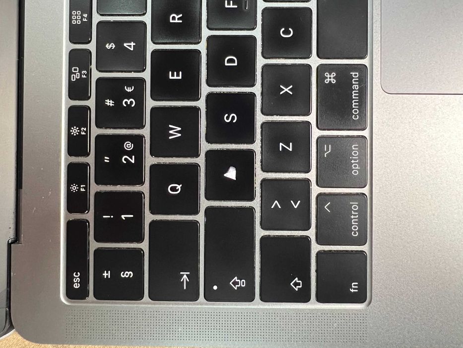 MacBook Pro 13” 2017 (A1708) – 128GB SSD – Bom Estado