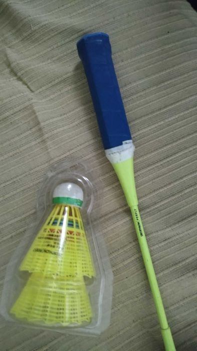 2 Raquetes badminton + 2 penas