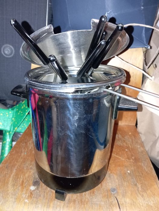 Електофритюрниця , пароварка , фондюшниця