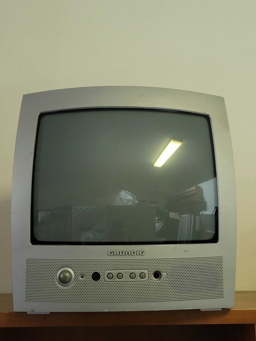 Televisões Grundig (Vários Modelos a Preços Negociáveis)