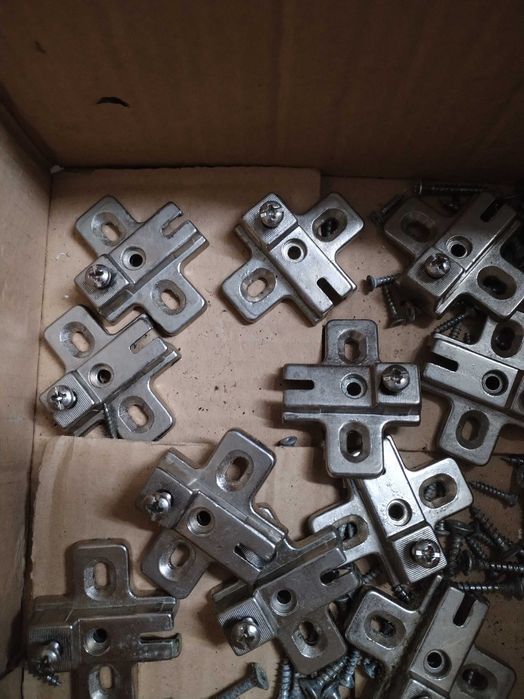 Dobradiças para Portas de Cozinha