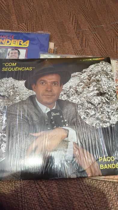 Paco Band
Consequências 
Paco Bandeira
Com os olhos de ver
Paco Bandeira
Vidas
António Pinto Basto 
Rosa Branca oferta 
Capas e discos como novos
25€
