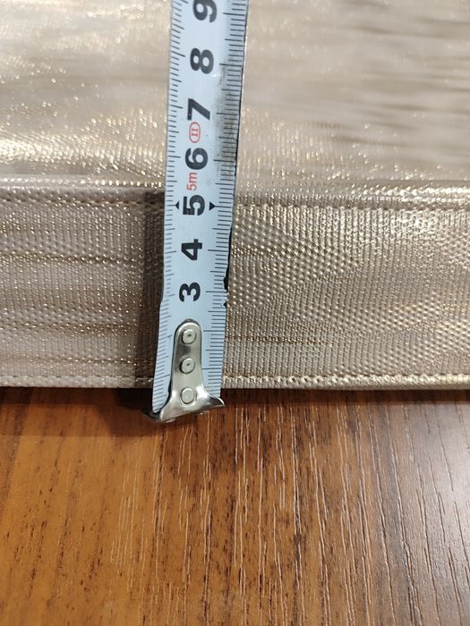 Косметичка золотого кольору Lancome