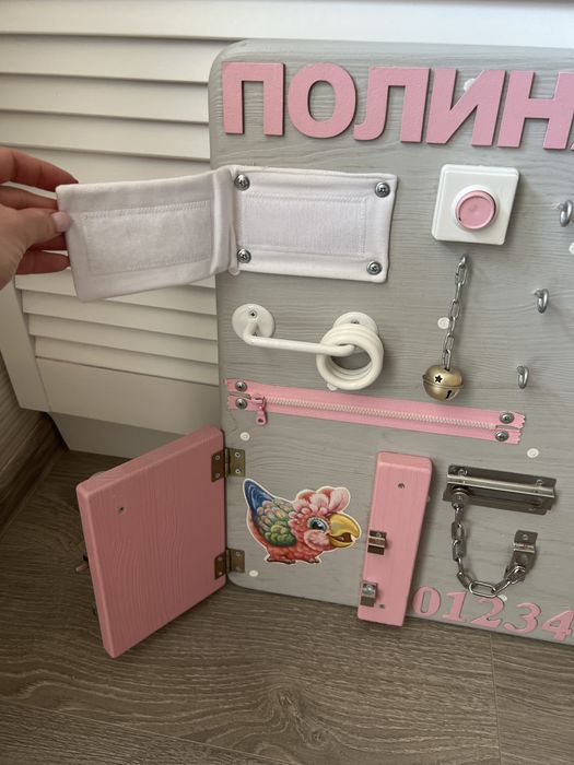 Бізіборд  для дівчинки
