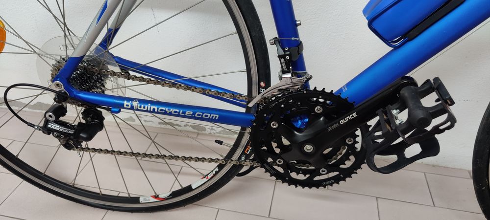 Bicicleta de estrada B Twin completamente nova
