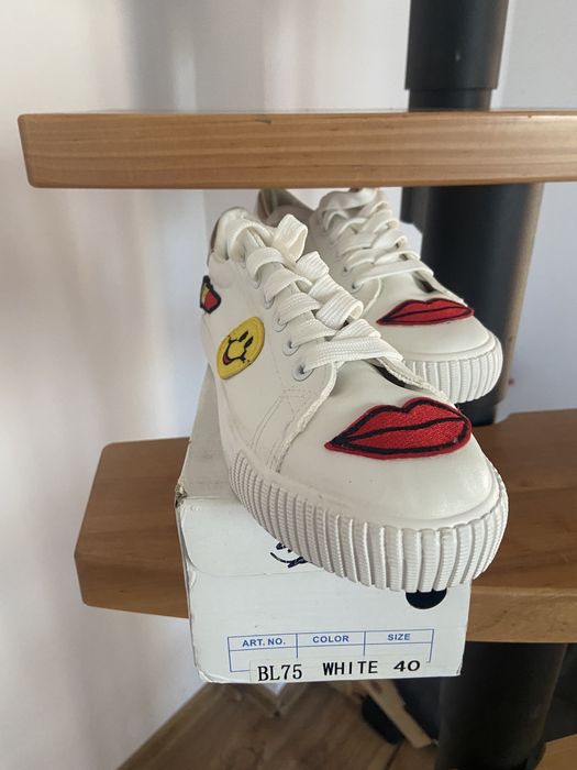 Nowe buty, ozdabiane