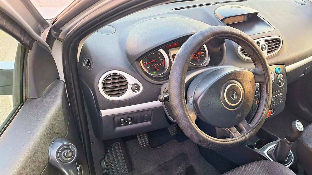 Renault Clio — fotografia 11