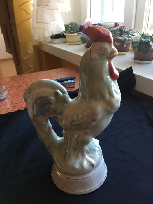 Статуэтка фарфоровая 