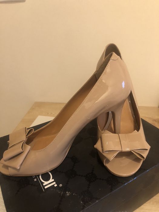 Obuwie damskie Kazar nude