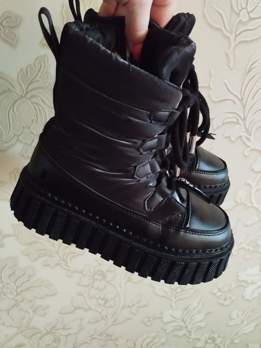 Зимние сапоги для девочки .