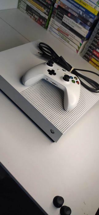Xbox One S 1TB All Digital + pad + kabel