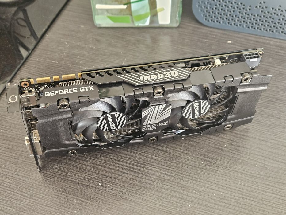 Placa Gráfica Inno3D GTX 1070 Ti 8GB Herculez Edition