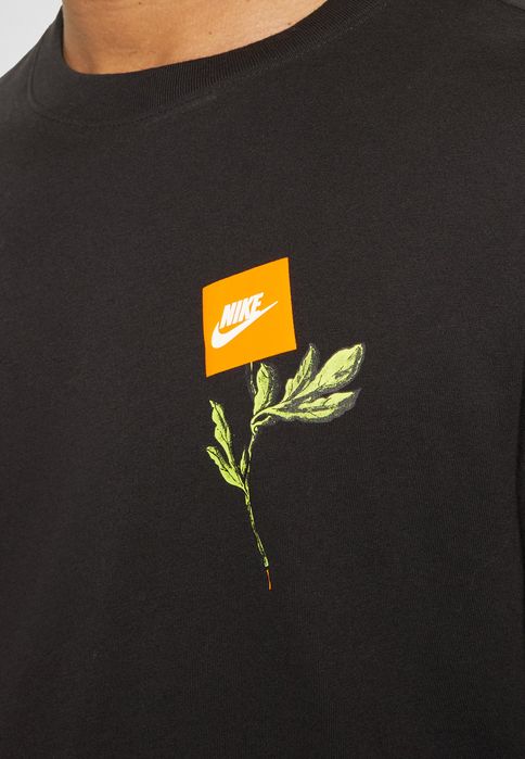 T-shirt czarny z logo Nike S